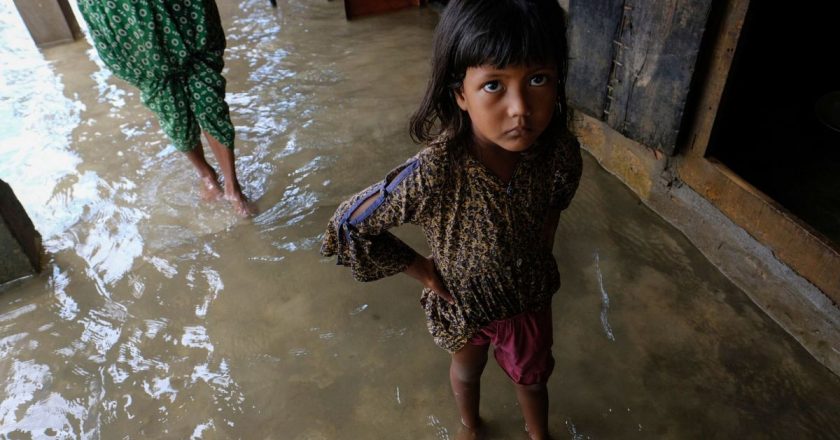 İklim kriziyle birlikte Bangladeş'te arsenikle kirlenmiş içme suyu krizi daha da kötüleşiyor