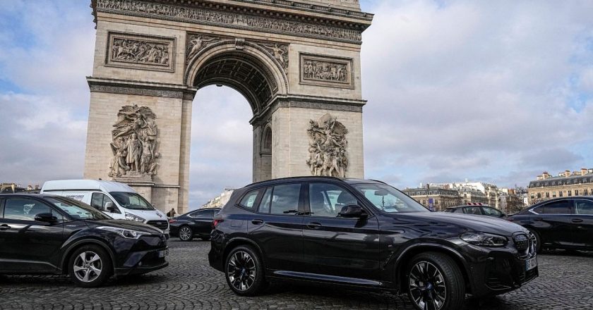 Parisliler SUV'lar için park ücretlerinin üç katına çıkarılmasına 'evet' dedi