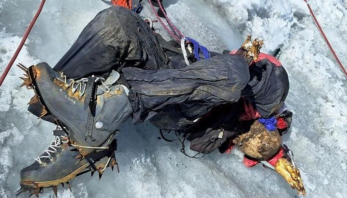 Buzulların çekilmesiyle ortaya çıktı!  Kayıp dağcı 22 yıl sonra bulundu