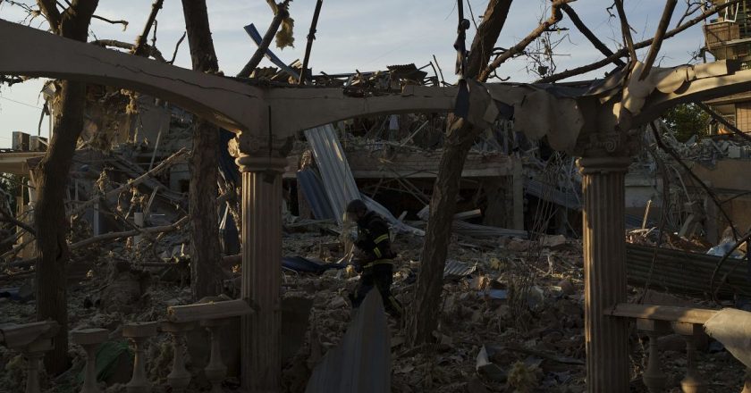 Rusya'nın Ukrayna'da bir otele düzenlediği hava saldırısında iki gazeteci yaralandı