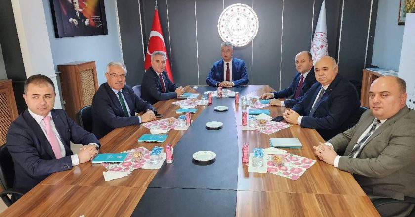 Amasya Milli Eğitim Müdürü Katipoğlu ilçe milli eğitim müdürleriyle toplantı gerçekleştirdi